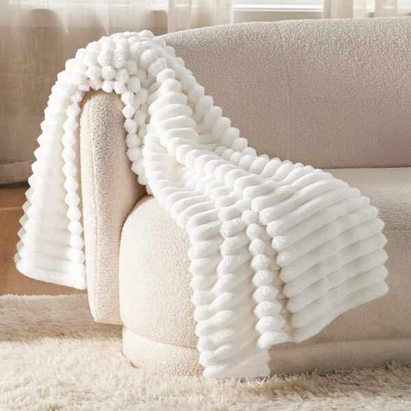 Bedsure White Throw Blanket - Image 3