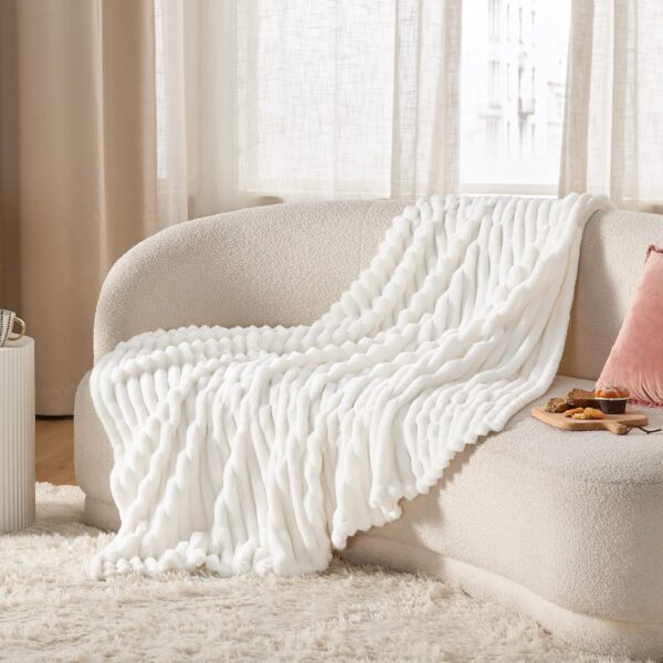 Bedsure White Throw Blanket - Image 2